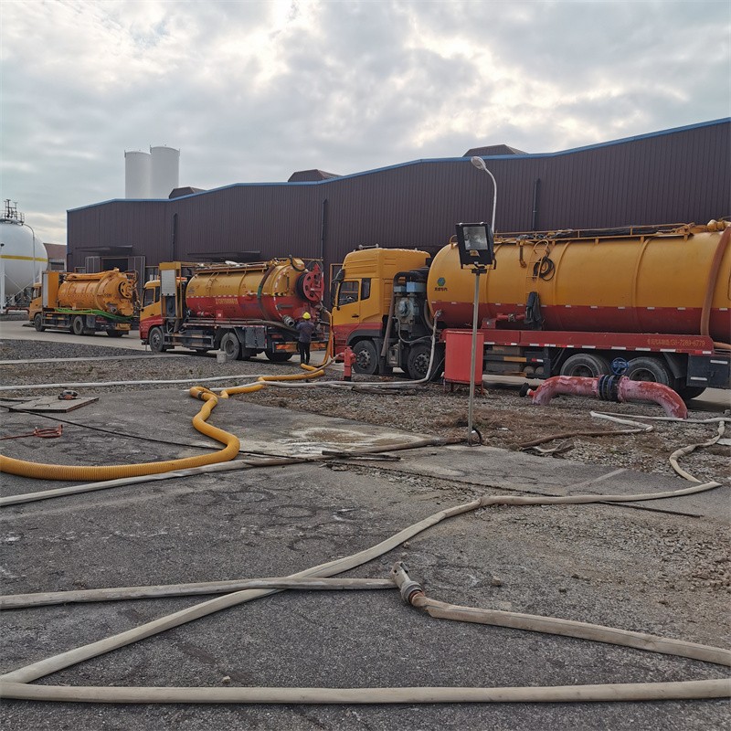 四方台污水池清理